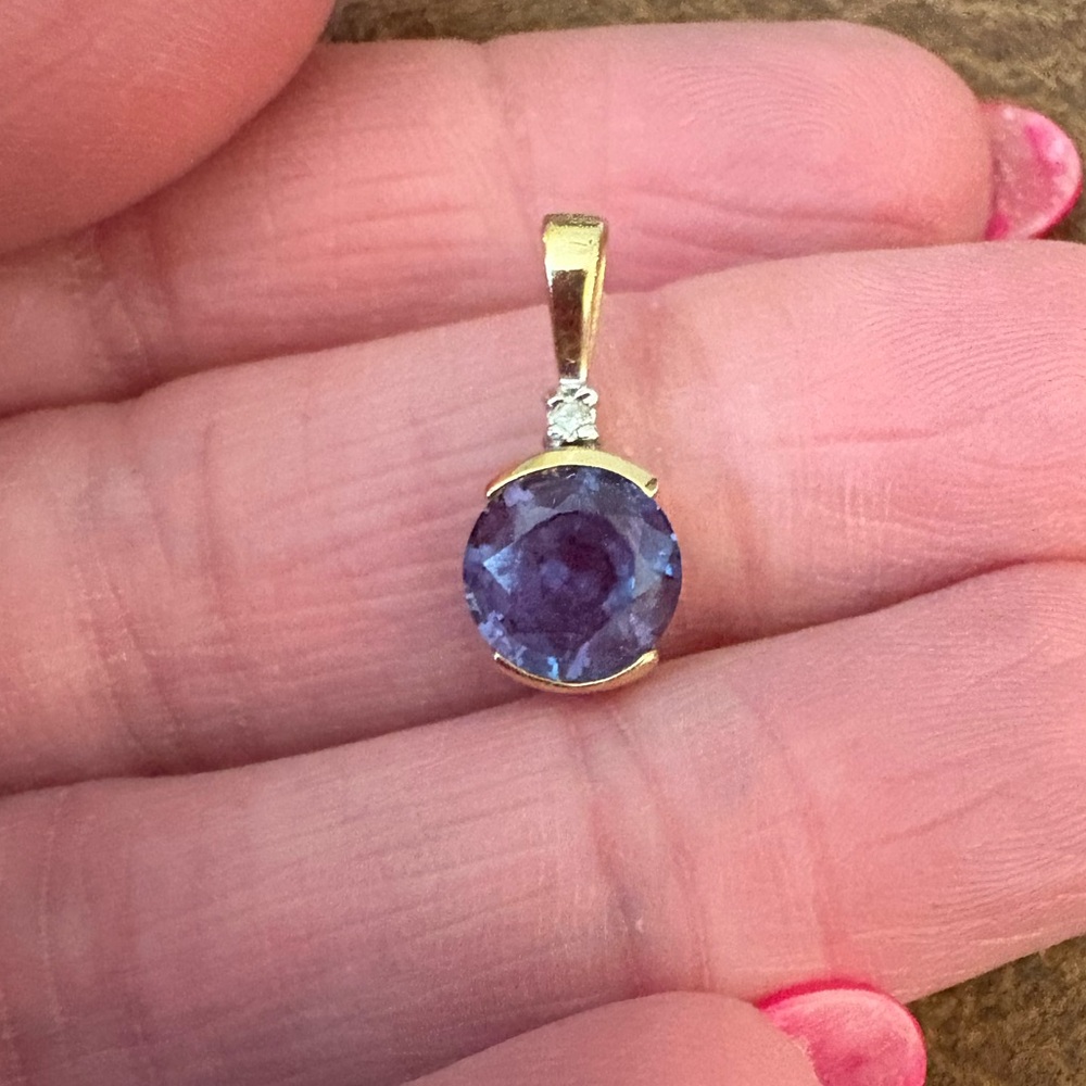 Elegant Gold and Purple Pendant